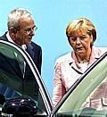 Prof. Dr. Martin Winterkorn, Vorsitzender des Vorstands der Volkswagen AG, und Bundeskanzlerin Dr. Angela Merkel.